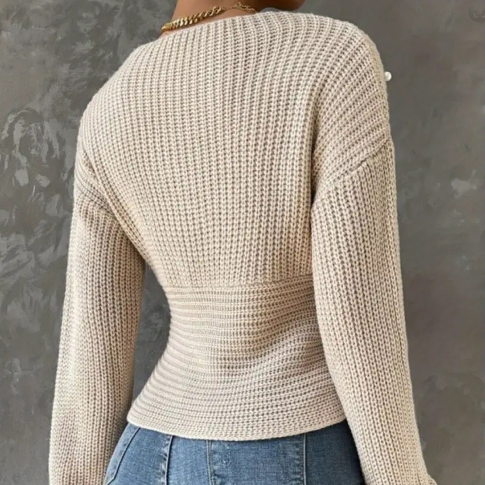 Elegant Cream Sweater with Pearl Accents - Picture 4 of 9